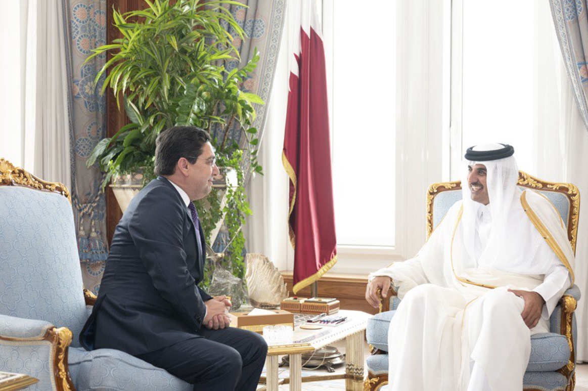 بوريطة يسلم رسالة خطية من الملك إلى أمير قطر