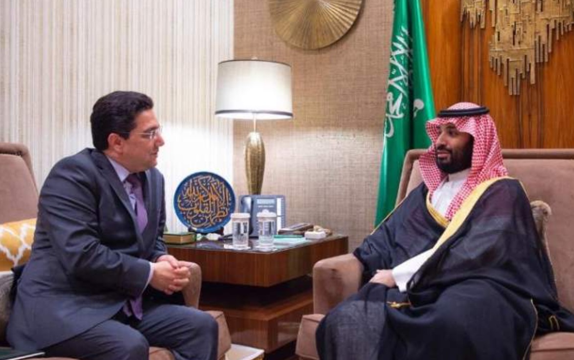  الملك يبعث رسالة خطية لولي العهد السعودي 