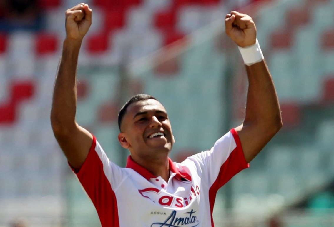  الدولي المغربي وليد شديرة يتعاقد مع نابولي 