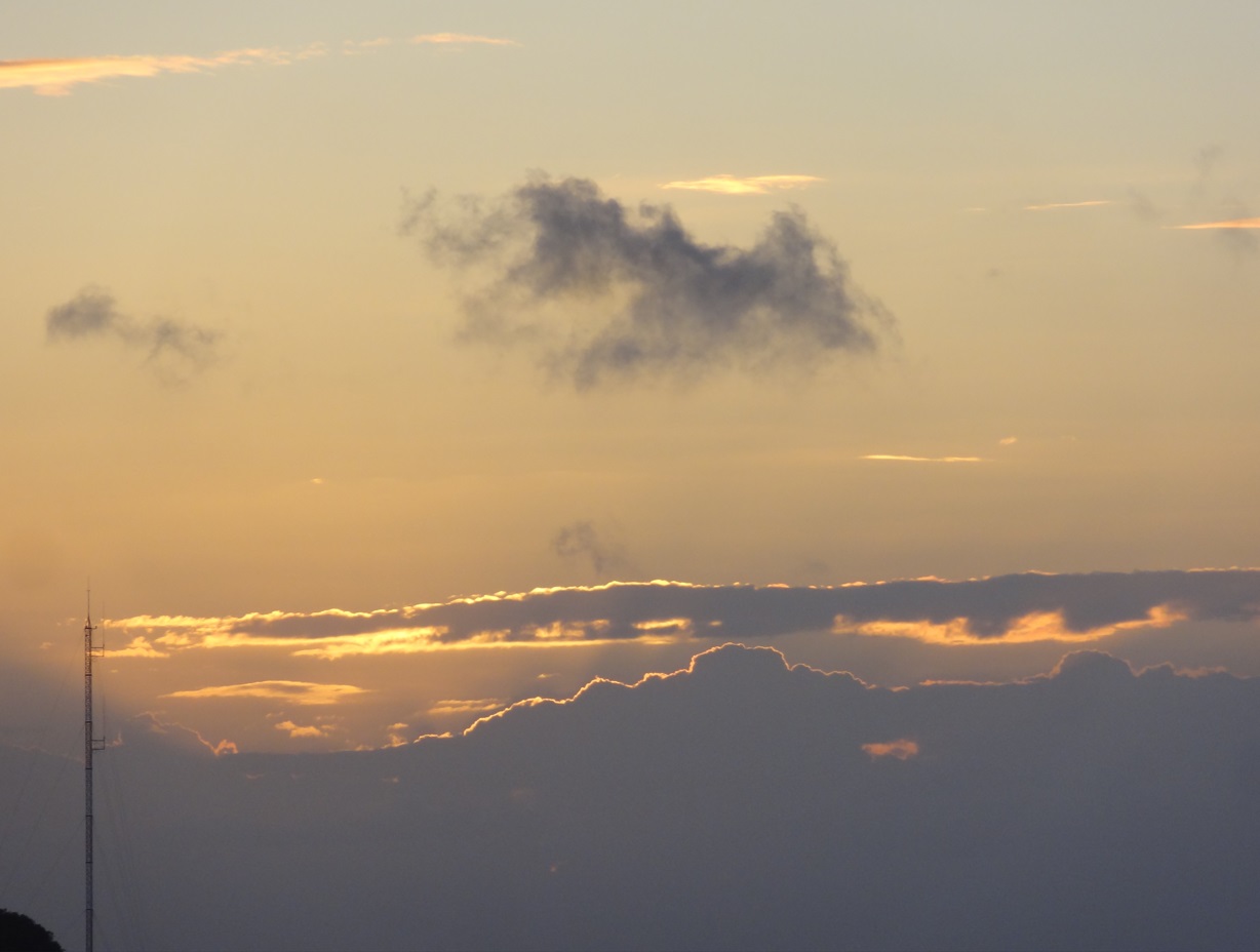 دراسة علمية تؤكد وجود جسيمات بلاستيكية دقيقة في السحب