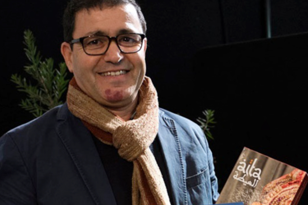 تتويج الباحث المغربي إبراهيم المزند بجائزة الشارقة الدولية للتراث الثقافي