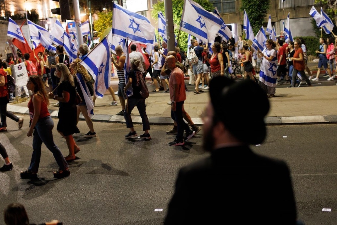  نحو 100 ألف متظاهر في تل أبيب احتجاجا على الإصلاح القضائي 