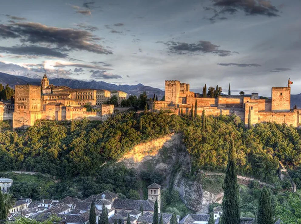  اكتشاف مقبرة إسلامية في غرناطة 