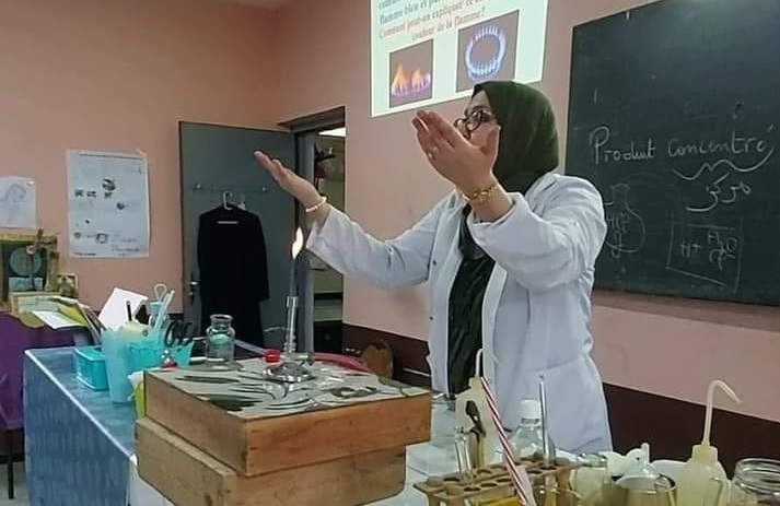 توقيف أستاذة ظهرت في فيديو تشرح أسباب الإضرابات للتلاميذ