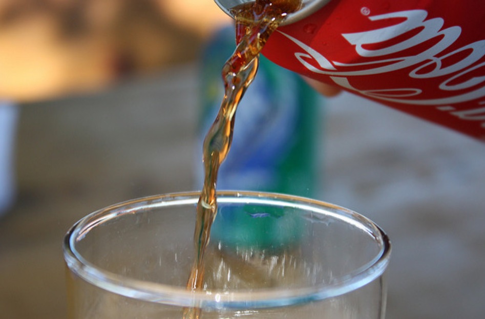 سحب بعض مشروبات كوكا كولا بعد تسجيل حالات تسمم