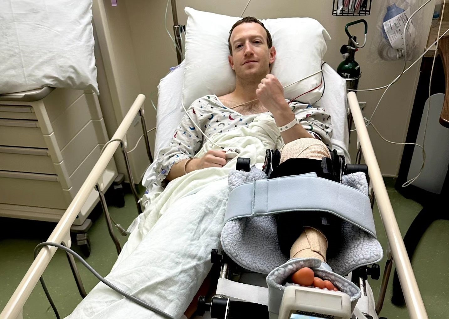 هل تهرّب زوكربيرغ من نزال إيلون ماسك؟