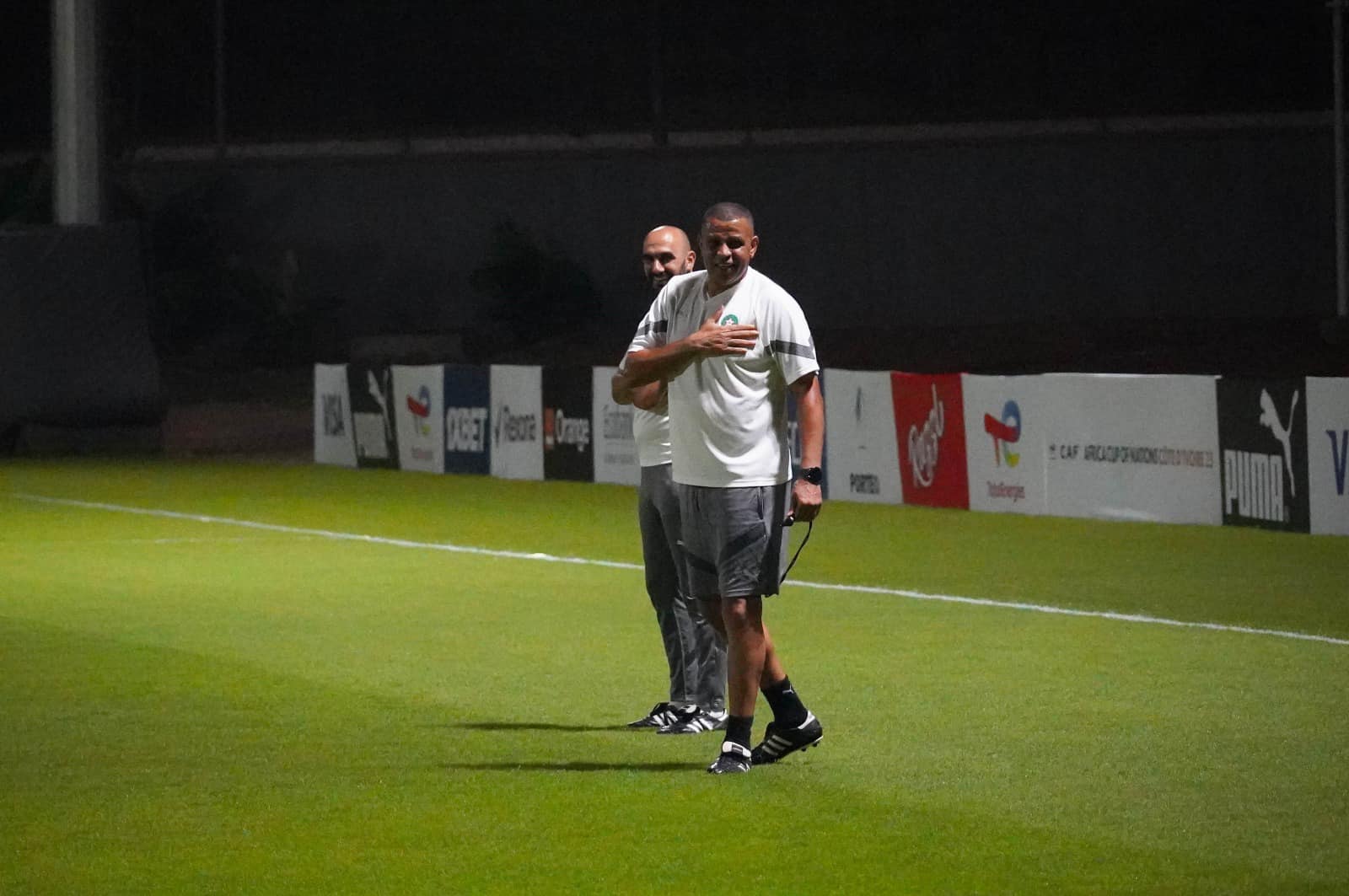 الكاف تلغي عقوبة الإيقاف في حق الركراكي