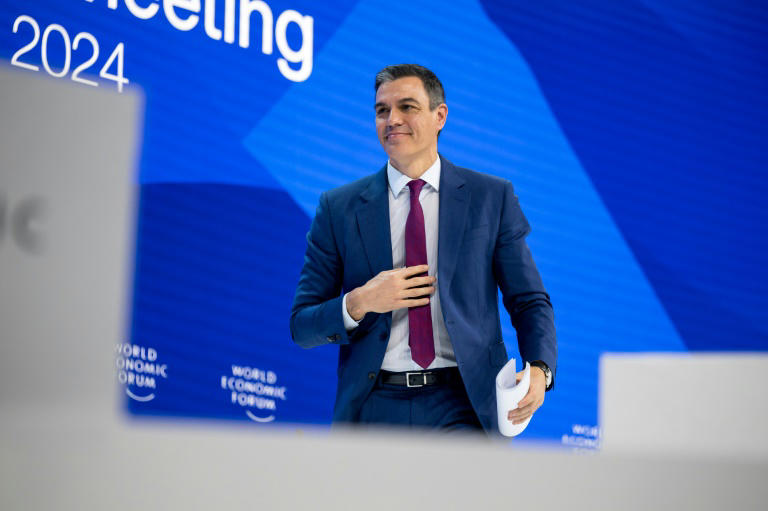 سانشيز يعلن توسعة مطار مدريد باراخاس بـاستثمار قيمته 2,4 مليارات أورو