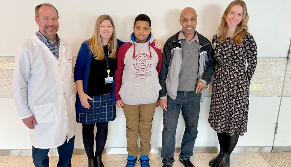  علاج جيني يمكن صبيا مغربيا من السمع لأول مرة في حياته 