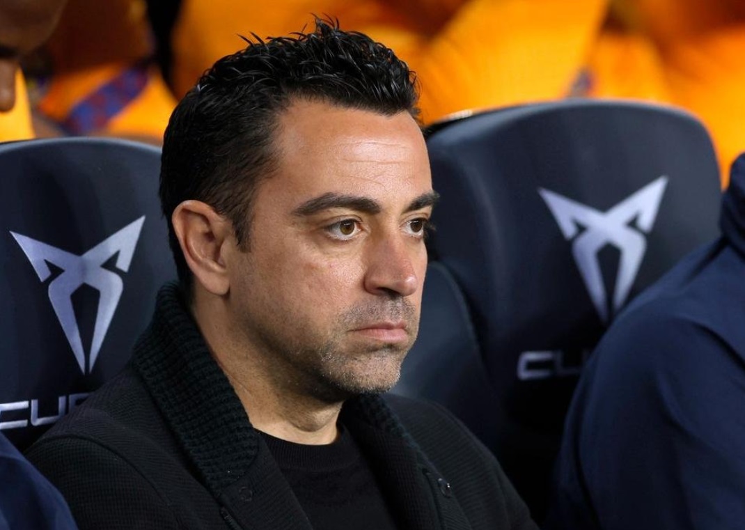 تشافي يقرر مغادرة برشلونة