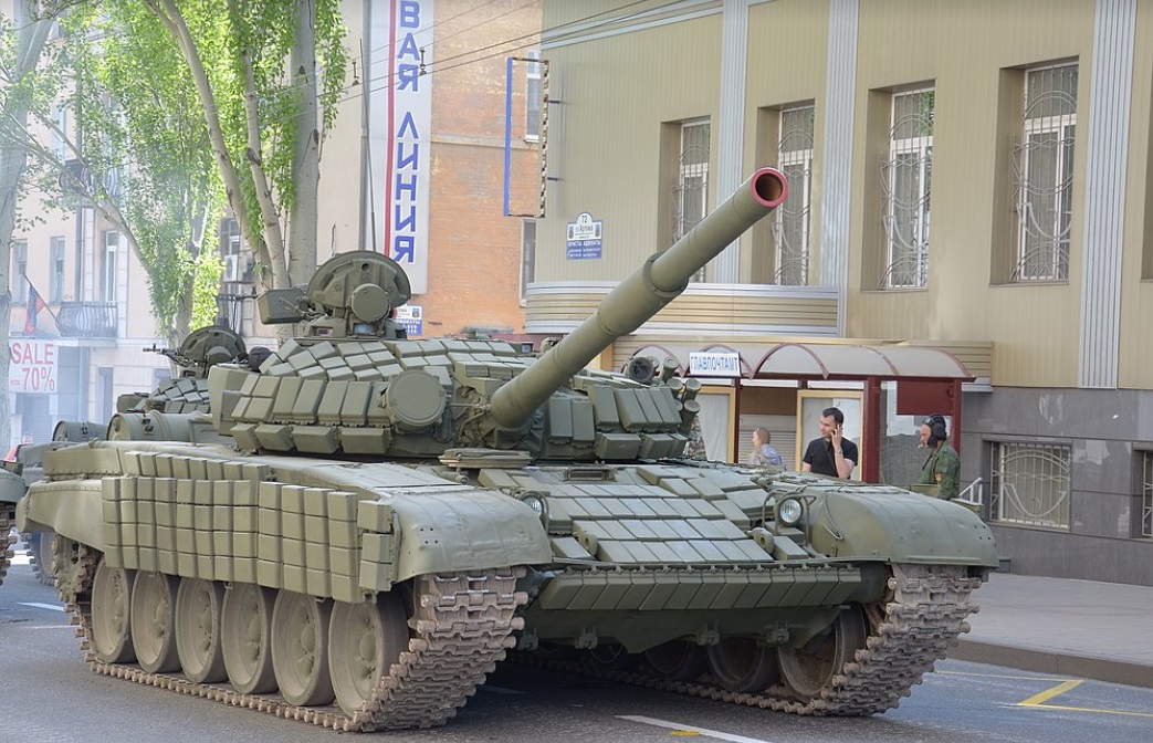 صحيفة متخصصة: المغرب قد يمد أوكرانيا بالمزيد من دبابات T-72