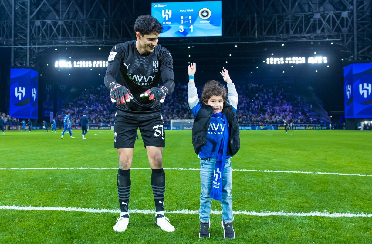 حمد الله يتحدى بونو