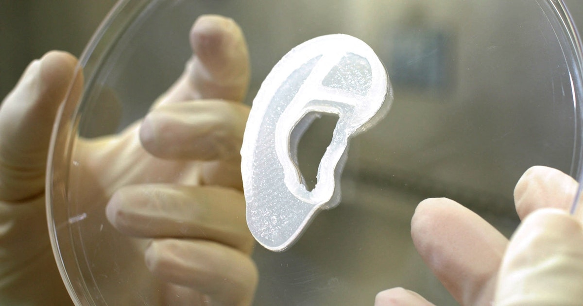 ابتكار أذن بشرية صناعية باستخدام تقنيات الطباعة الإلكترونية ثلاثية الأبعاد