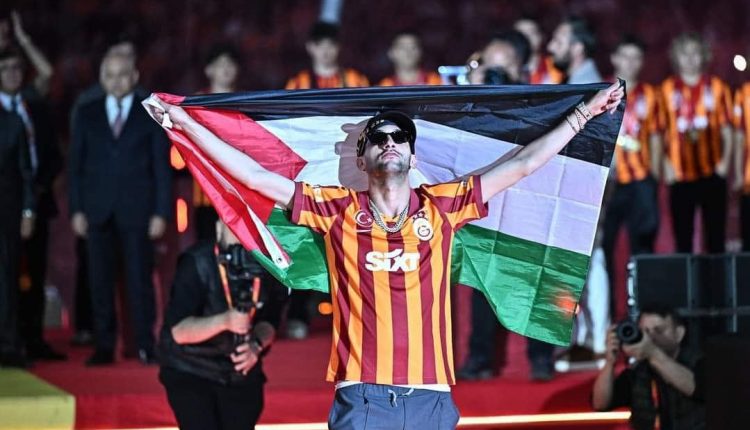  زياش يحتفل بالفوز ببطولة تركيا ملتحفاً العلم الفلسطيني 