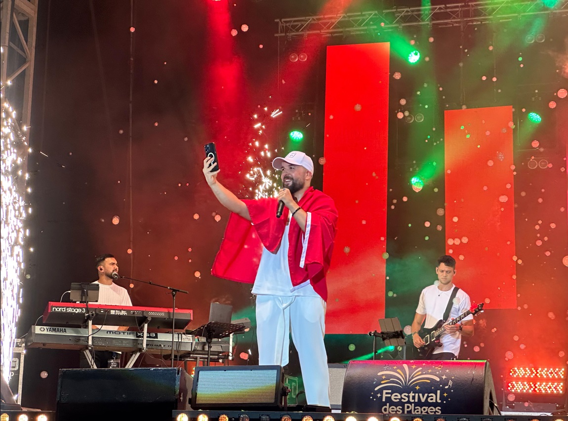 مهرجان الشواطئ.. الدوزي يشعل الحماس في منصة المضيق