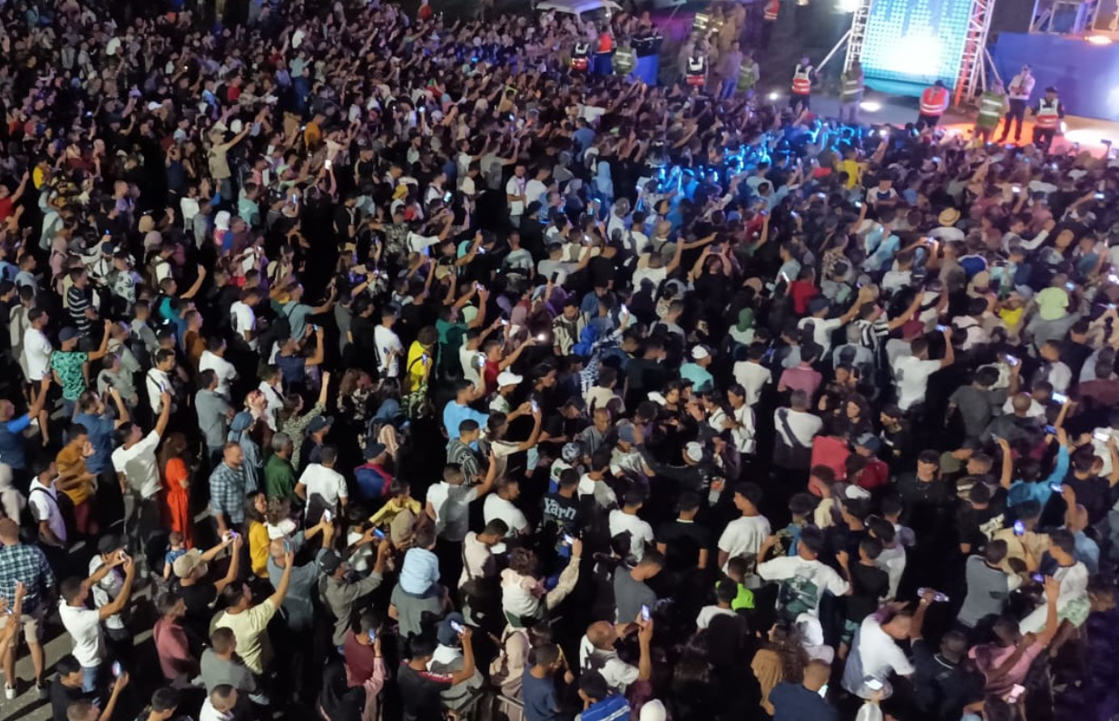  افتتاح منصة مهرجان الشواطئ لاتصالات المغرب في الحسيمة بحفل كبير 