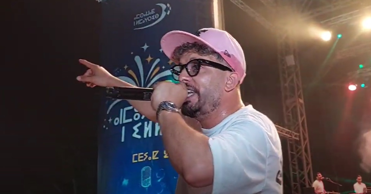 حاتم عمور يلتقي جماهيره ويتحفهم بأشهر أغانيه في مهرجان الشواطئ بالمضيق