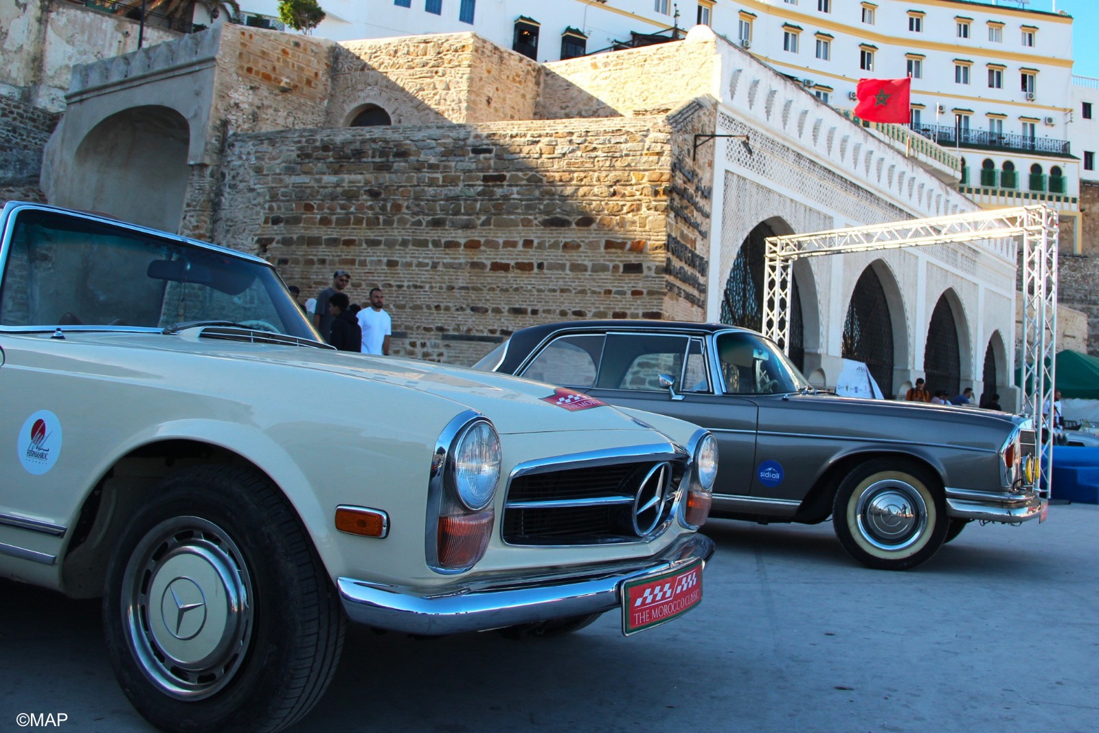  تحف زمنية على عجلات.. طنجة تحتضن رالي السيارات الكلاسيكية 