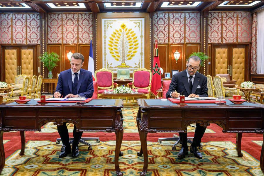  قررا تدشين مرحلة جديدة في تاريخ علاقة البلدين.. الملك وماكرون يوقعان إعلاناً مشتركاً 