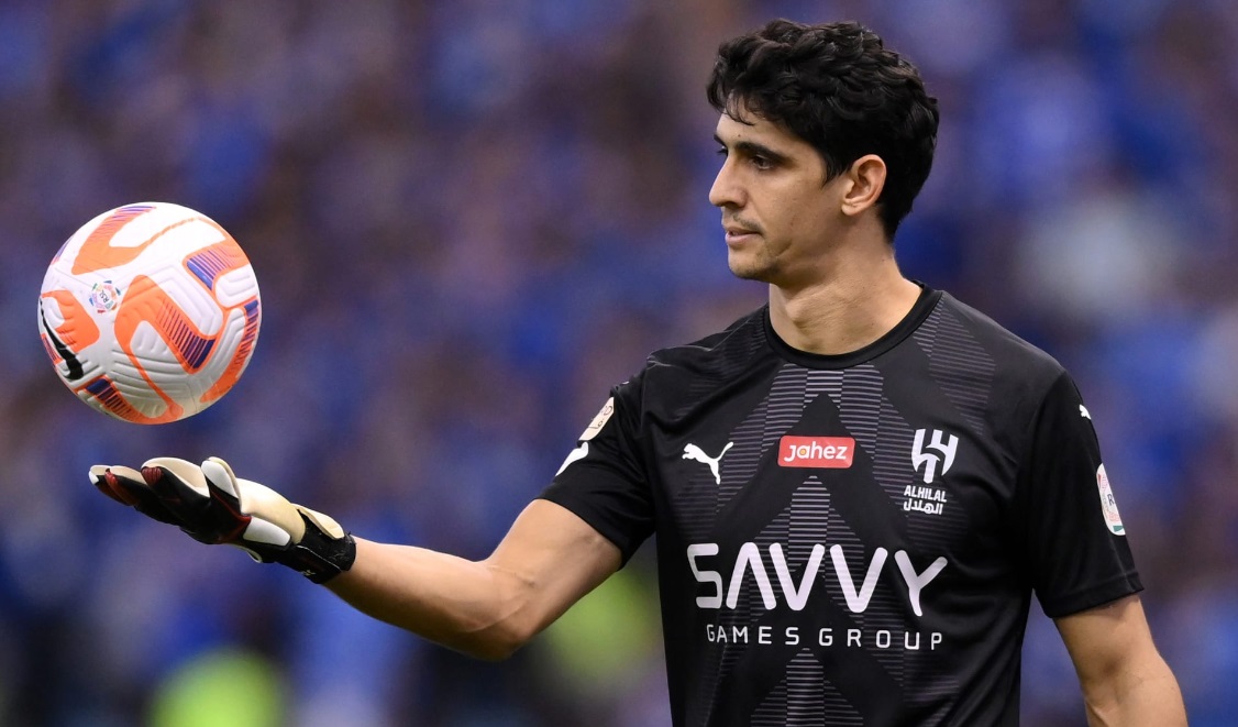 ياسين بونو ضمن قائمة المرشحين العشرة لجائزة "ياشين"