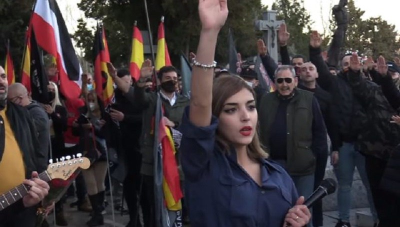  ماريا إيزابيل مدينا بيرالتا"، وهي زعيمة في مجموعة اليمين المتطرف 