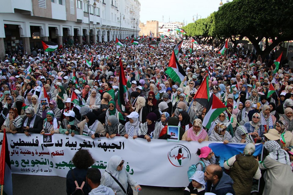 آلاف المغاربة في الرباط ينددون بالعدوان الإسرائيلي