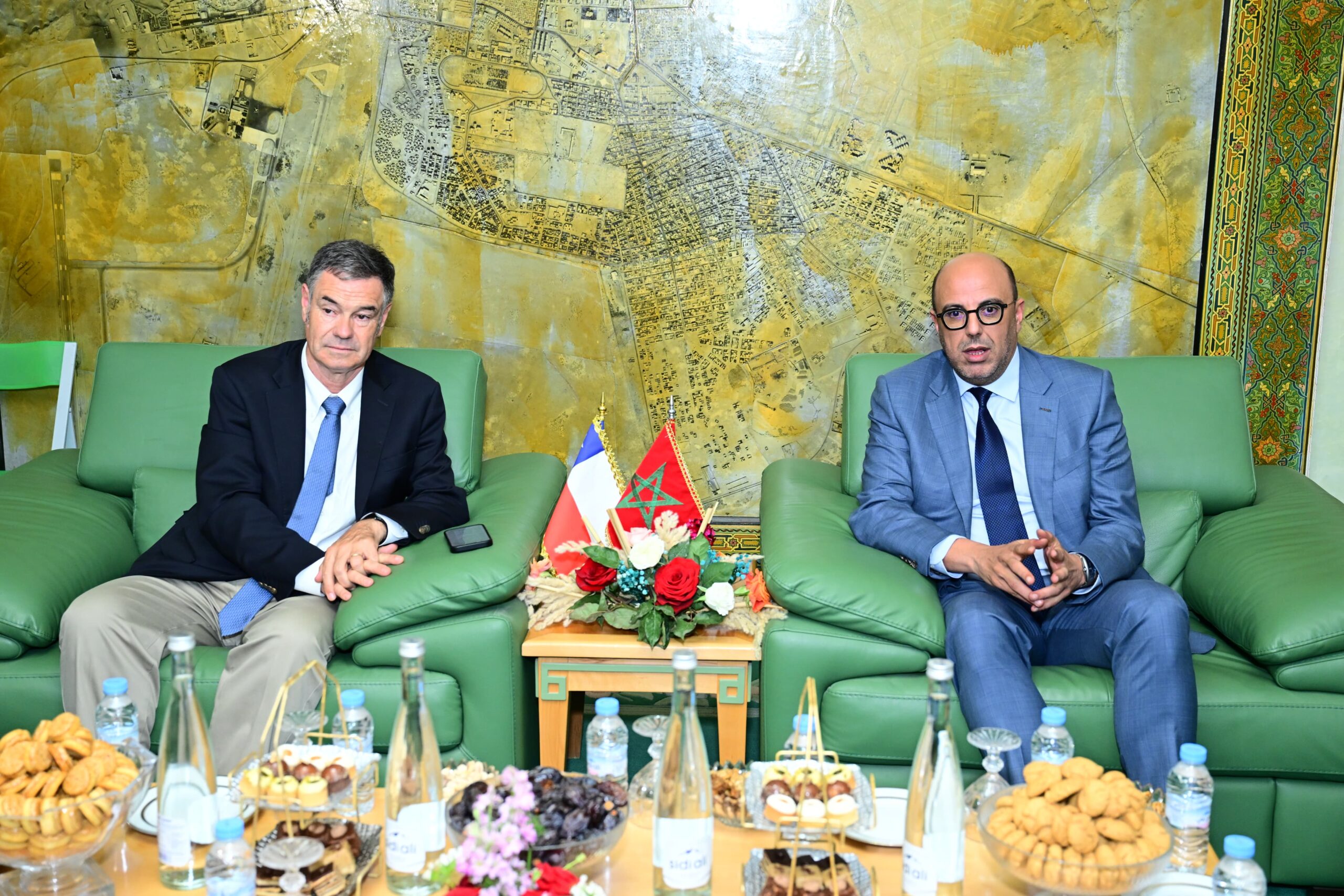 ولد الرشيد يشيد بعلاقات الصداقة والتعاون بين المغرب والشيلي