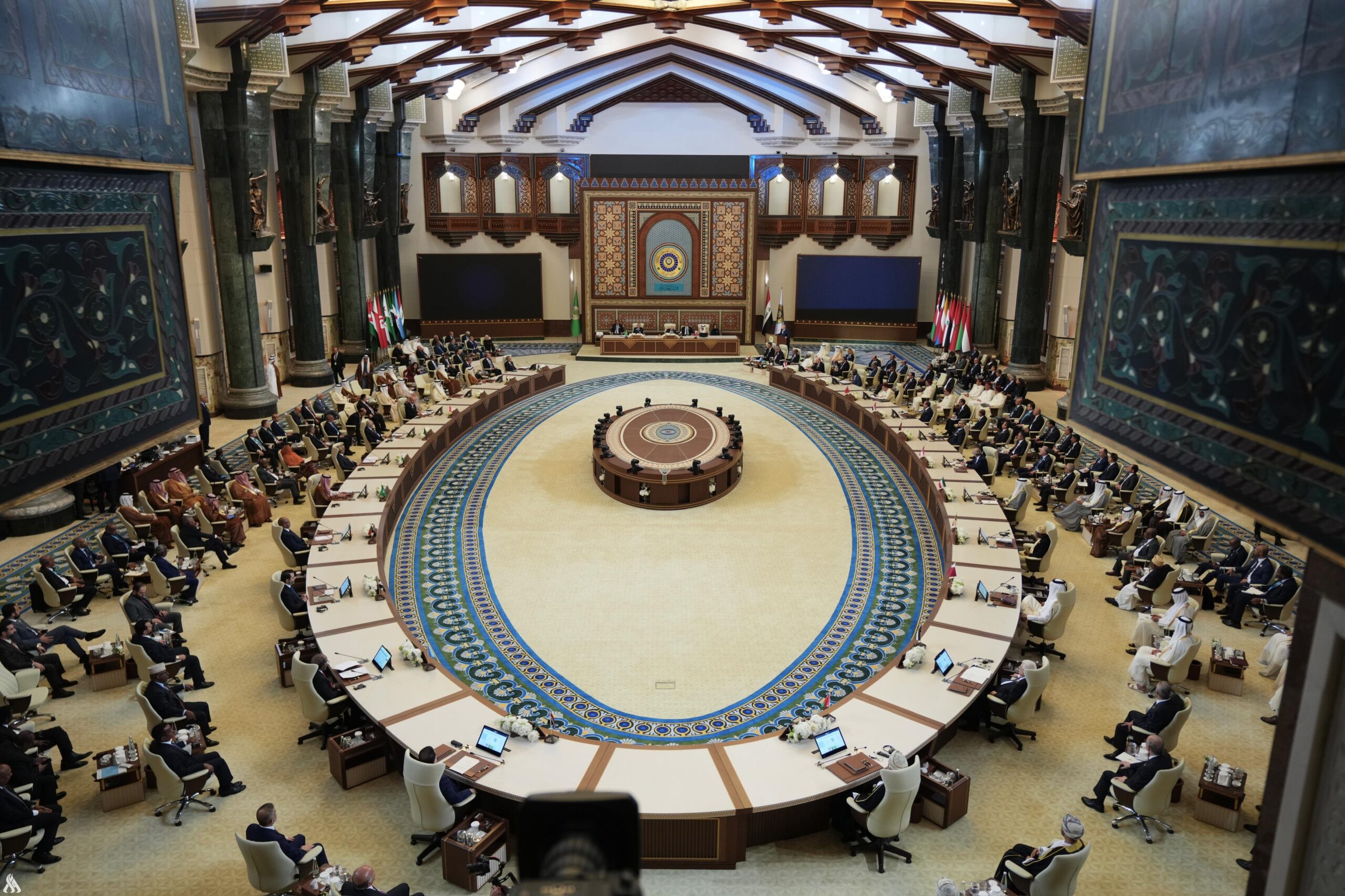 قمة بغداد تؤكد دعم التسوية السياسية في ليبيا وفق اتفاق الصخيرات