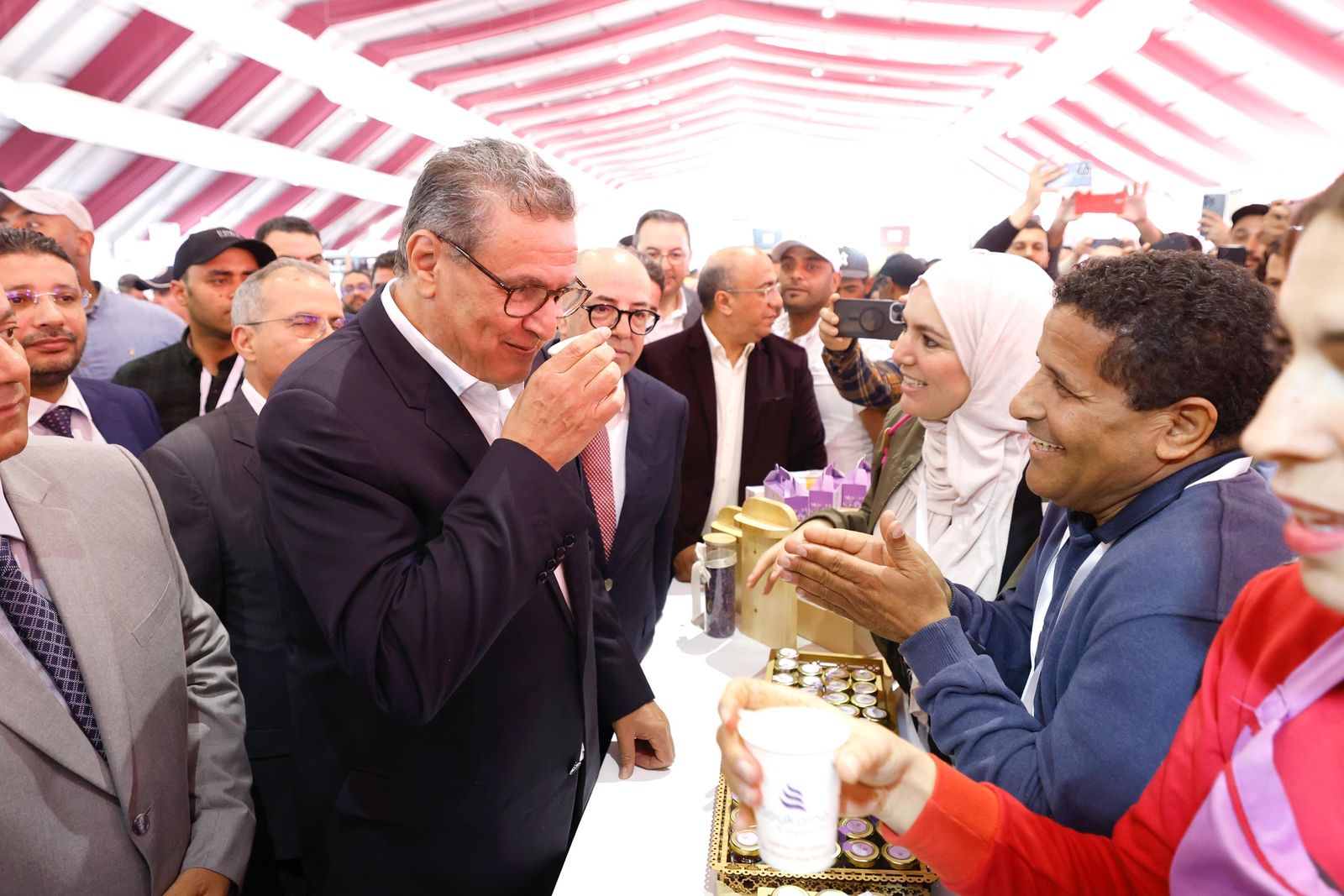 أخنوش: السياسة هي العمل وليس الشتائم.. ولي ماعندوشي كاين لاش يلوث الجو !