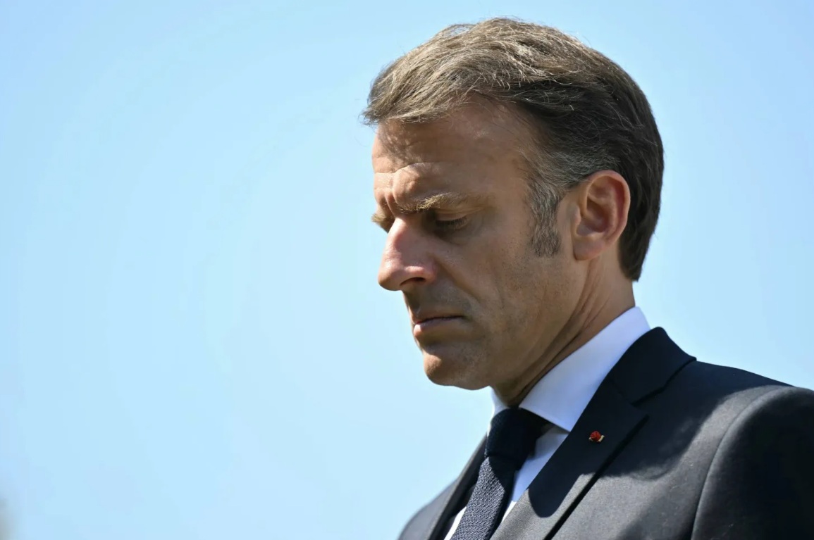 "صفعة على وجه ماكرون".. ما القصة؟