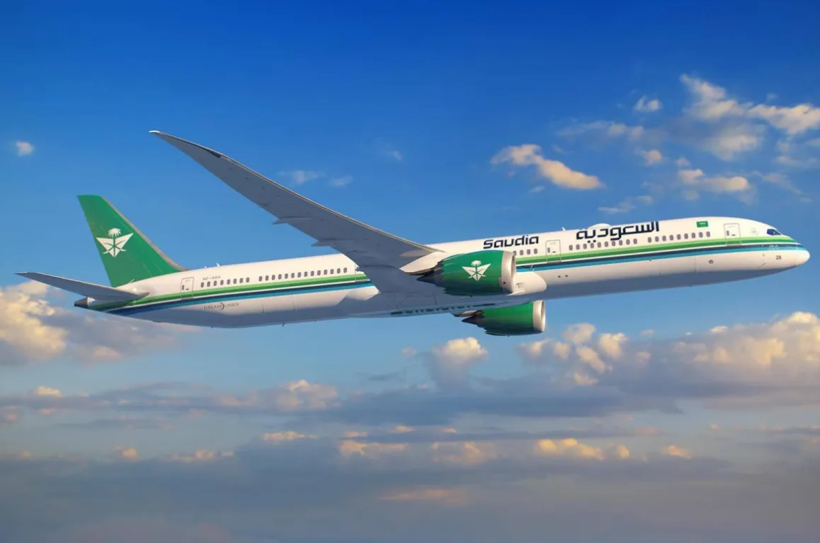  هبوط اضطراري لطائرة سعودية في إندونيسيا بعد بلاغ كاذب عن تهديد أمني 