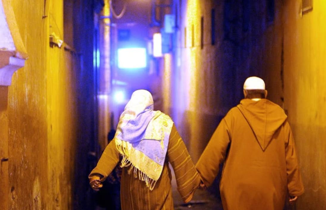 من لمّ الشمل إلى المحاكمة... قصة أسرة مغربية واجهت القضاء بسبب معاشات التقاعد