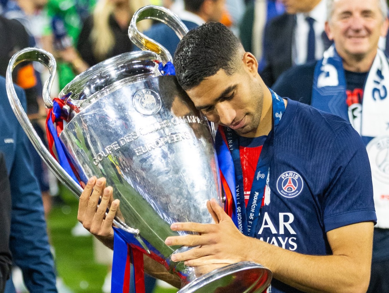 سجل أسطوري.. تعرف على كل من رفع كأس دوري الأبطال عبر العقود