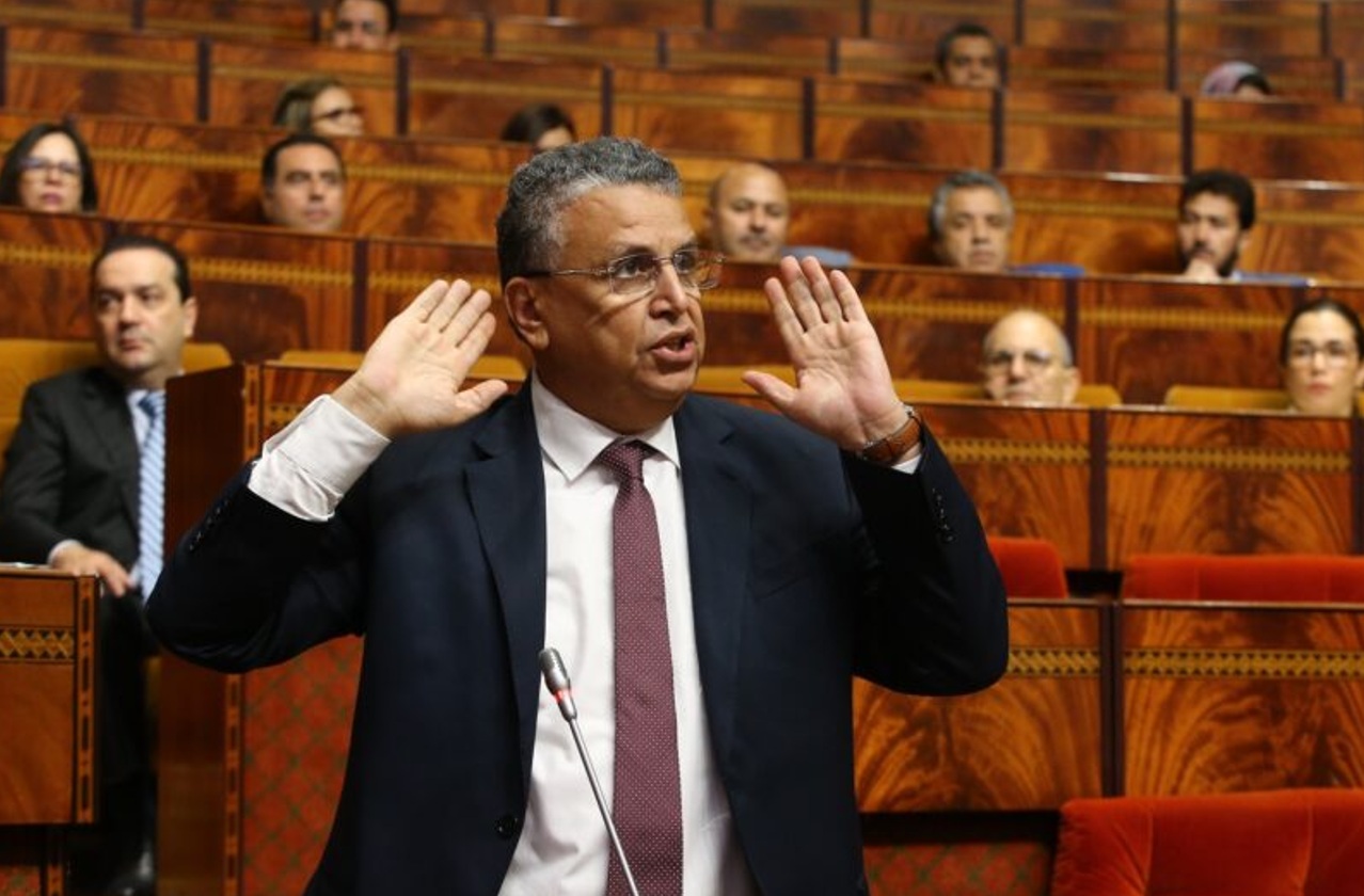  وهبي يحذر من "التسول عبر الخطاب الحقوقي" ويعد بـ300 منصب شغل جديد في قطاع العدل 