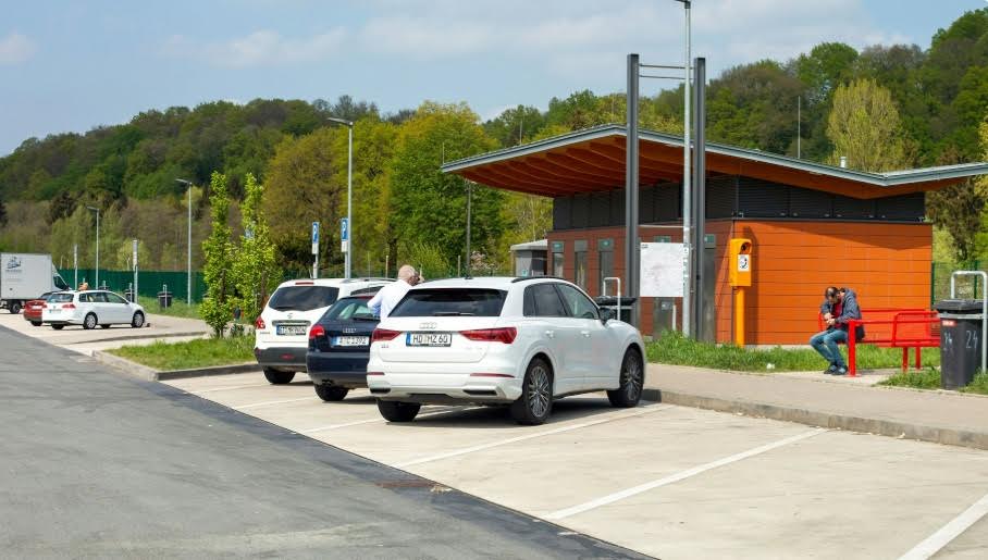 فرنسي ينسى زوجته في محطة استراحة ويقطع 300 كلم للعودة إليها!