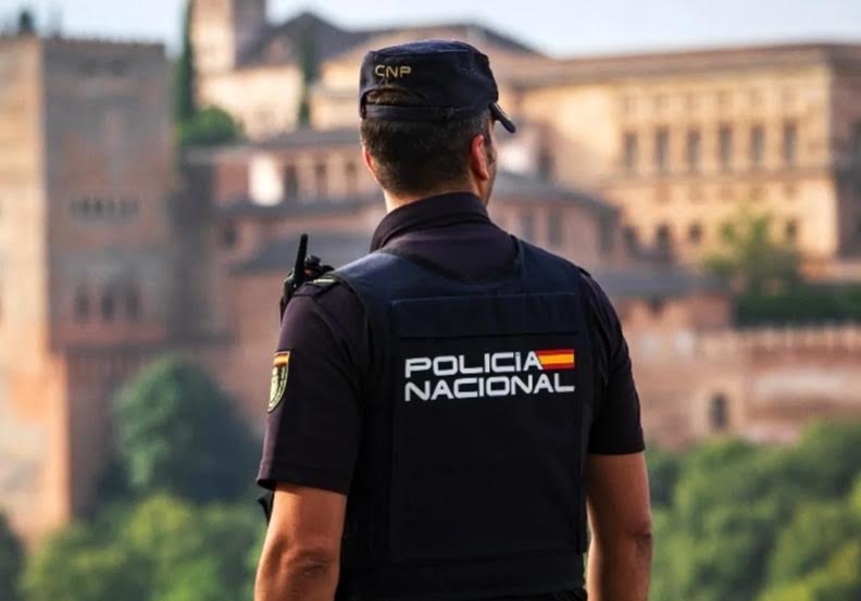 إسبانيا ترحل إمامًا مغربيًا بسبب أفكاره السلفية المتشددة