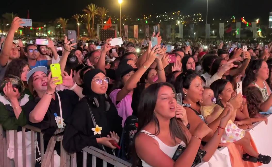 جمهور المضيق يحتفي بالفنان نعمان بلعياشي في ليلة استثنائية بمهرجان الشواطئ