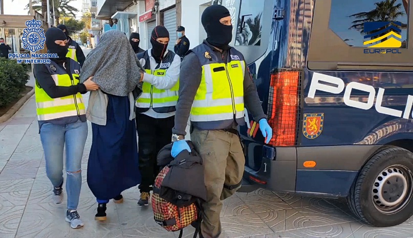 ماذا تفعل إذا تلقيت أمر طرد من إسبانيا؟ إجراءات قانونية عاجلة يمكن أن تنقذك من الترحيل