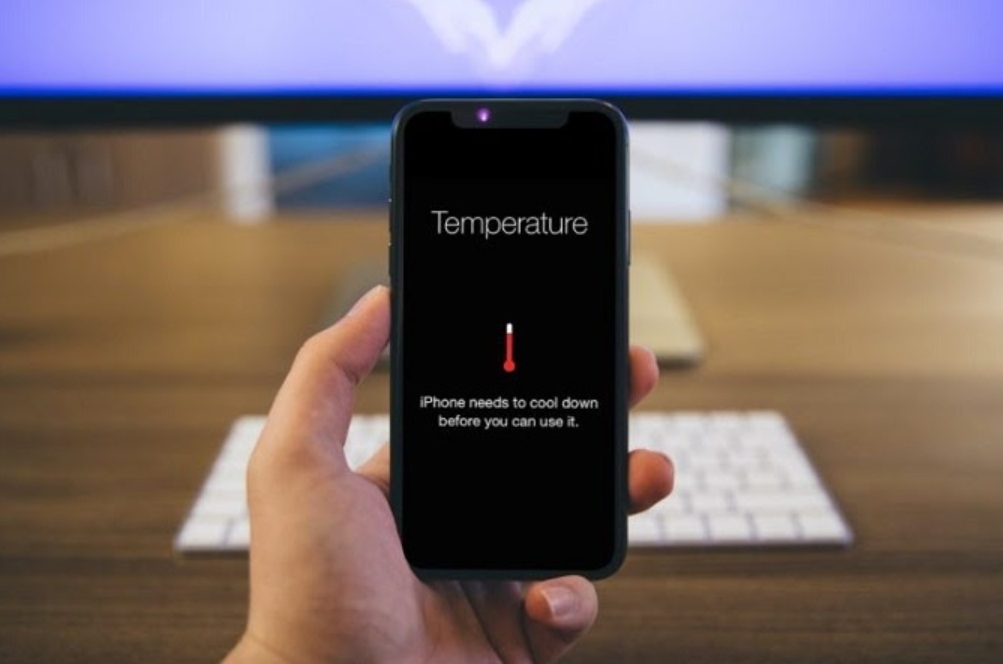 تزامناً مع موجة الحر .. آبل تصدر تحذيراً لمستخدمي هواتفها