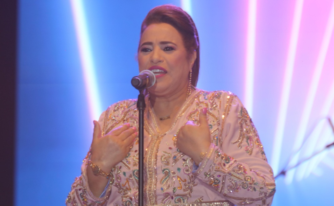  نجاة اعتابو تُشعل منصة طنجة في ليلة ساحرة ضمن مهرجان الشواطئ 