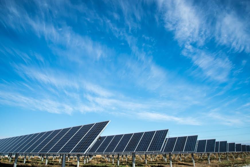 الطاقة الشمسية تدخل مرحلة جديدة في المغرب باستثمار بريطاني ضخم