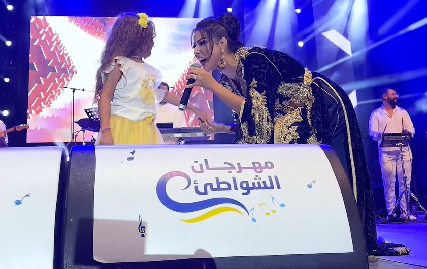 ابتسام تسكت تكشف جديدها الفني وتطرب ساكنة طنجة بمهرجان الشواطئ