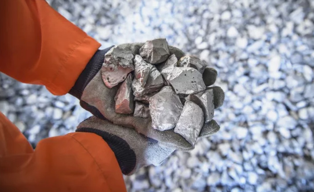 شركة كندية تطلق دراسة اقتصادية لمشروع استخراج التيتانيوم على الساحل الأطلسي المغربي