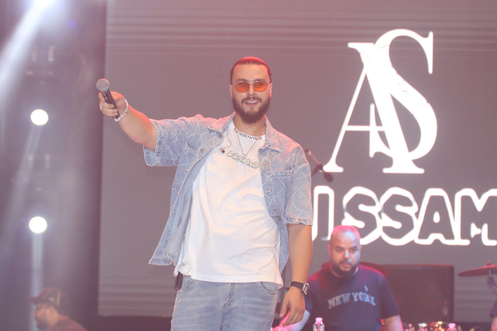   هتافات الجمهور تهزّ شاطئ طنجة في سهرة حماسية للفنان علي الصامد ضمن مهرجان الشواطئ 