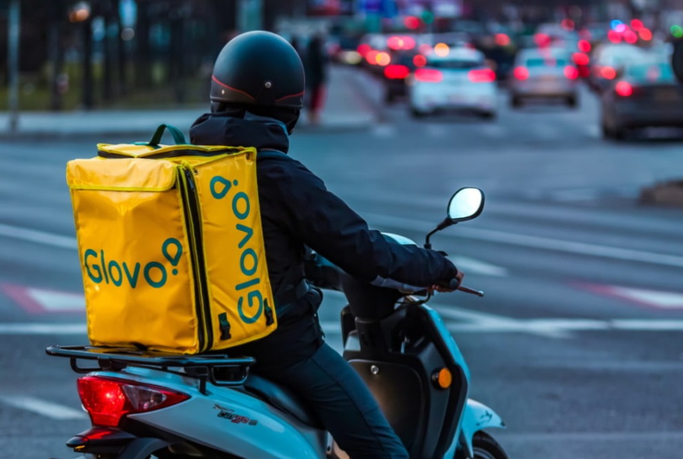 غلوفو تواجه غرامة ثقيلة بقيمة 850 ألف أورو في إسبانيا بسبب تشغيل "مهاجرين بدون وثائق"