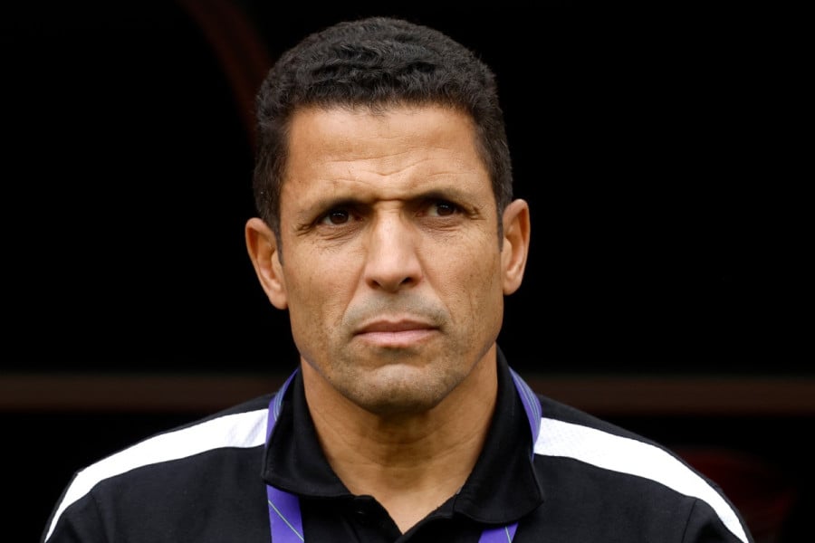 نادي الجزيرة الإماراتي ينهي تعاقده مع الإطار المغربي الحسين عموتة