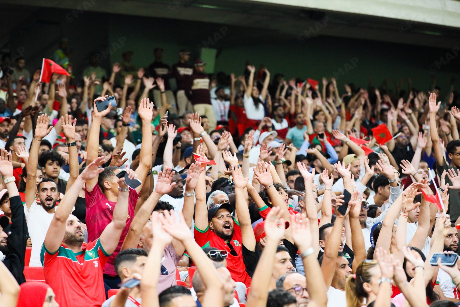  📰 أسبوع المغرب: إعمار الحوز يقترب من النهاية وتأهل الأسود إلى المونديال 