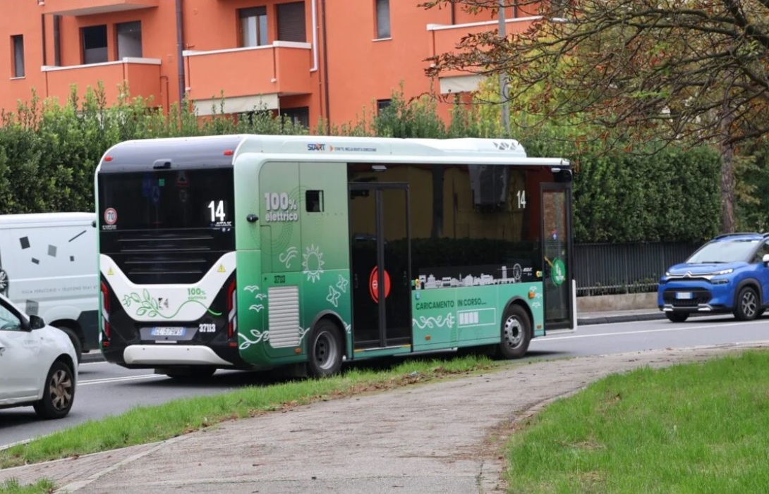  الخصاص يدفع شركات النقل الإيطالية للبحث عن سائقي حافلات بالمغرب 