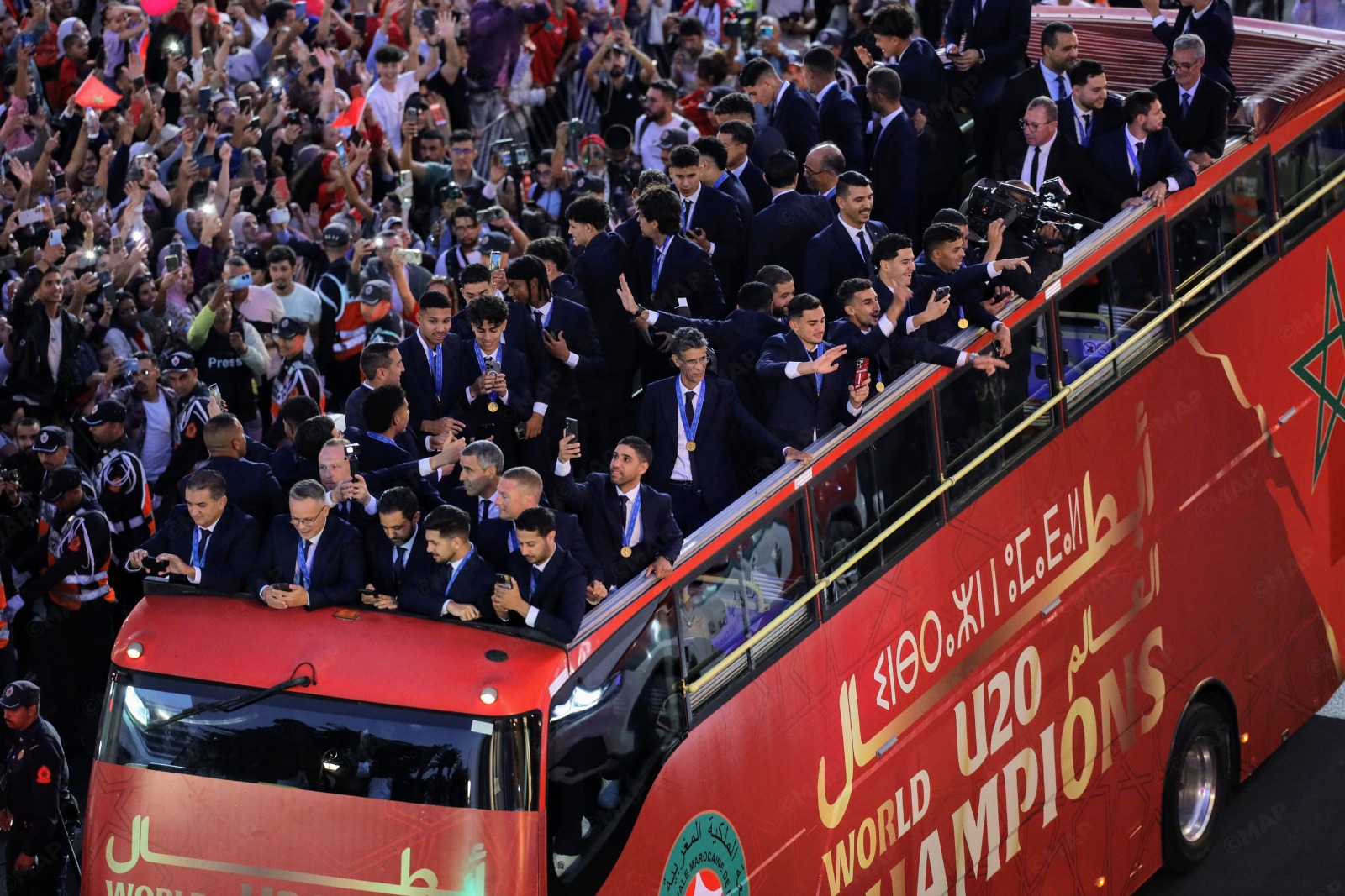 المغرب في أسبوع.. احتفاء بالأبطال، إصلاحات اجتماعية، وتطورات دبلوماسية بارزة