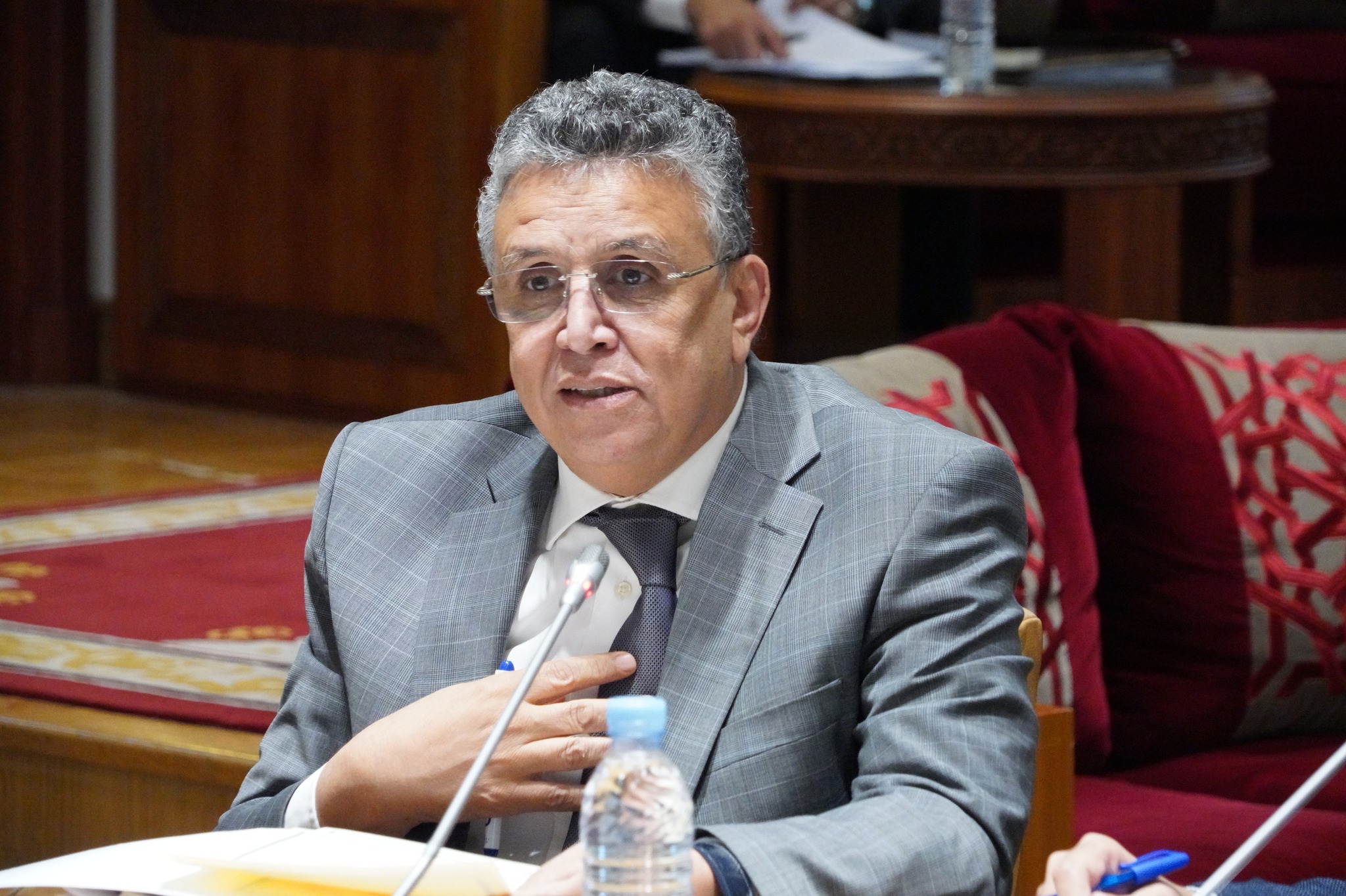 وزير العدل يحذر من ظاهرة النصابين الذين يدّعون النفوذ في القضاء ويكشف إجراءات لمواجهة الاحتيال